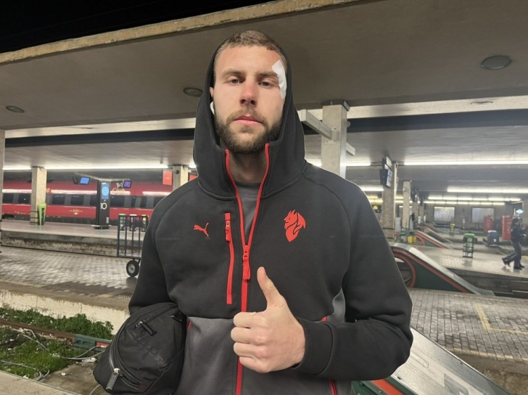 此前眉骨缝了9针！意媒：帕夫洛维奇回归参加米兰合练