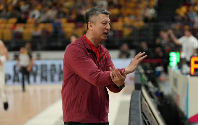 开云官网-中国男篮全力出击!郭士强拒绝输球,赵继伟回归首秀,央视直播